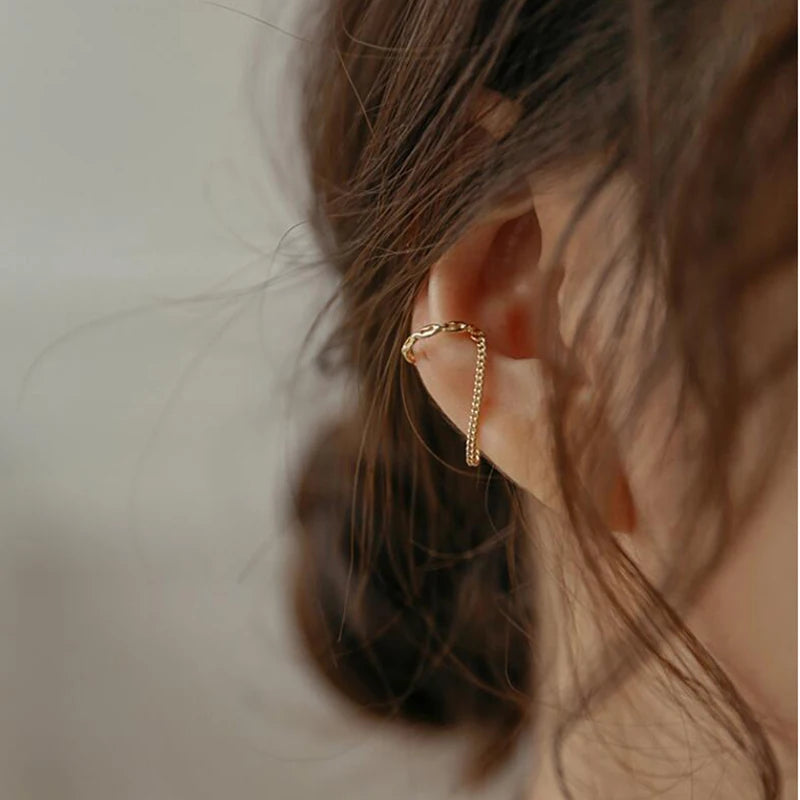 Silent Embrace – Minimalist No-Piercing Ear Cuff for Women