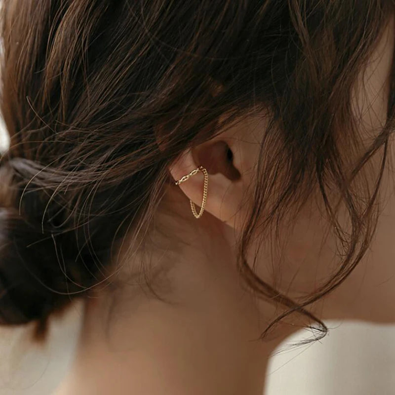 Silent Embrace – Minimalist No-Piercing Ear Cuff for Women