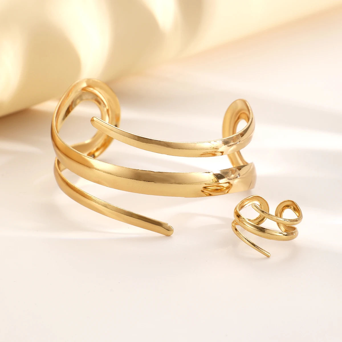 The Aurelia Set-Bold, Gleaming, Unforgettable