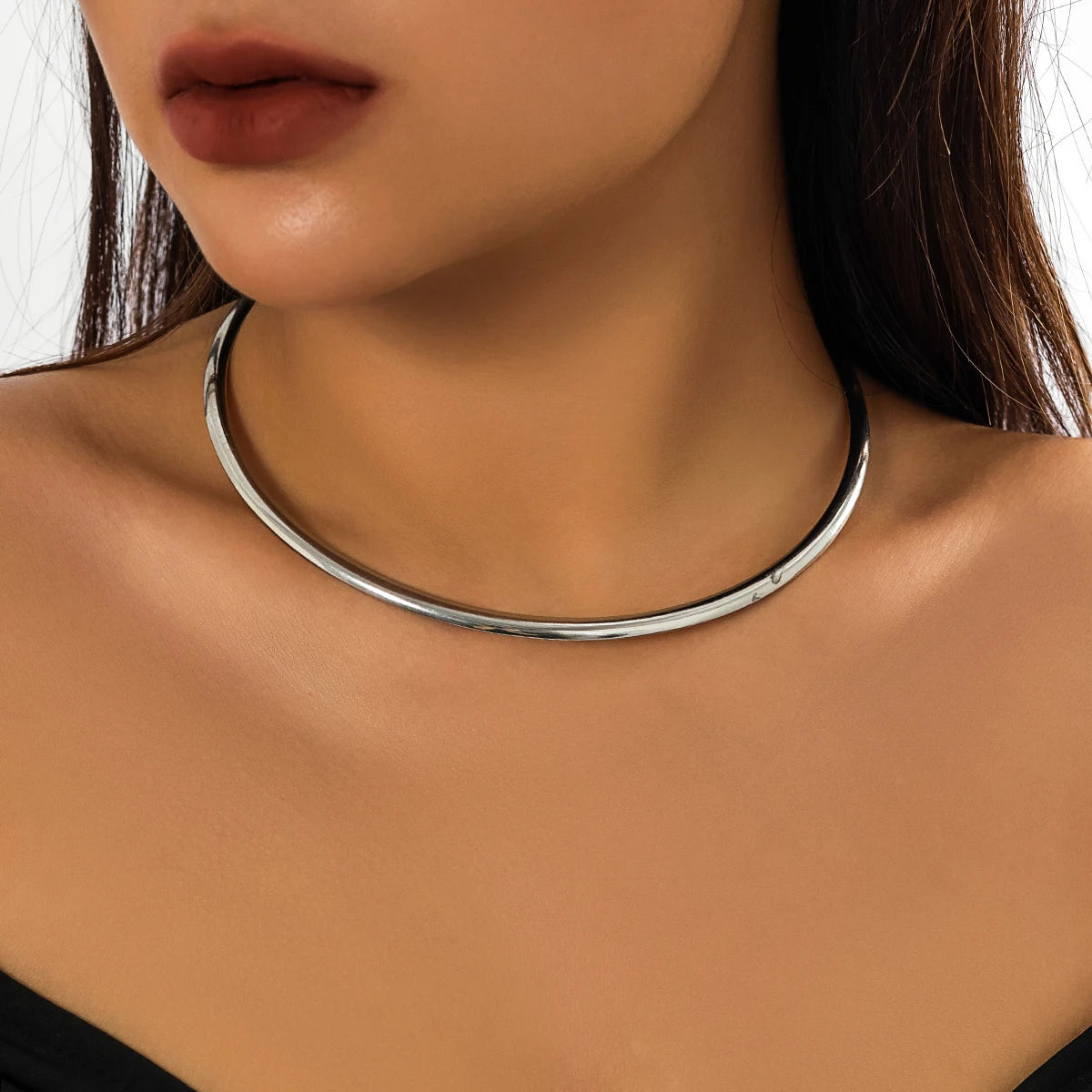 Elegant Simple Chunky Circle Torques Necklace: A Statement of Timeless Sophistication