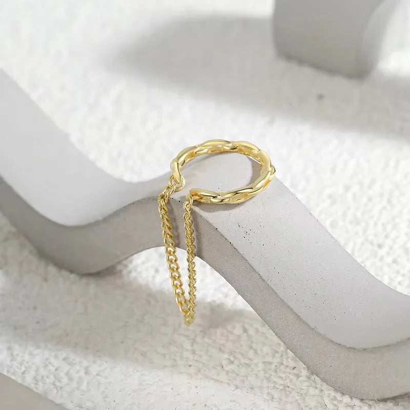 Silent Embrace – Minimalist No-Piercing Ear Cuff for Women