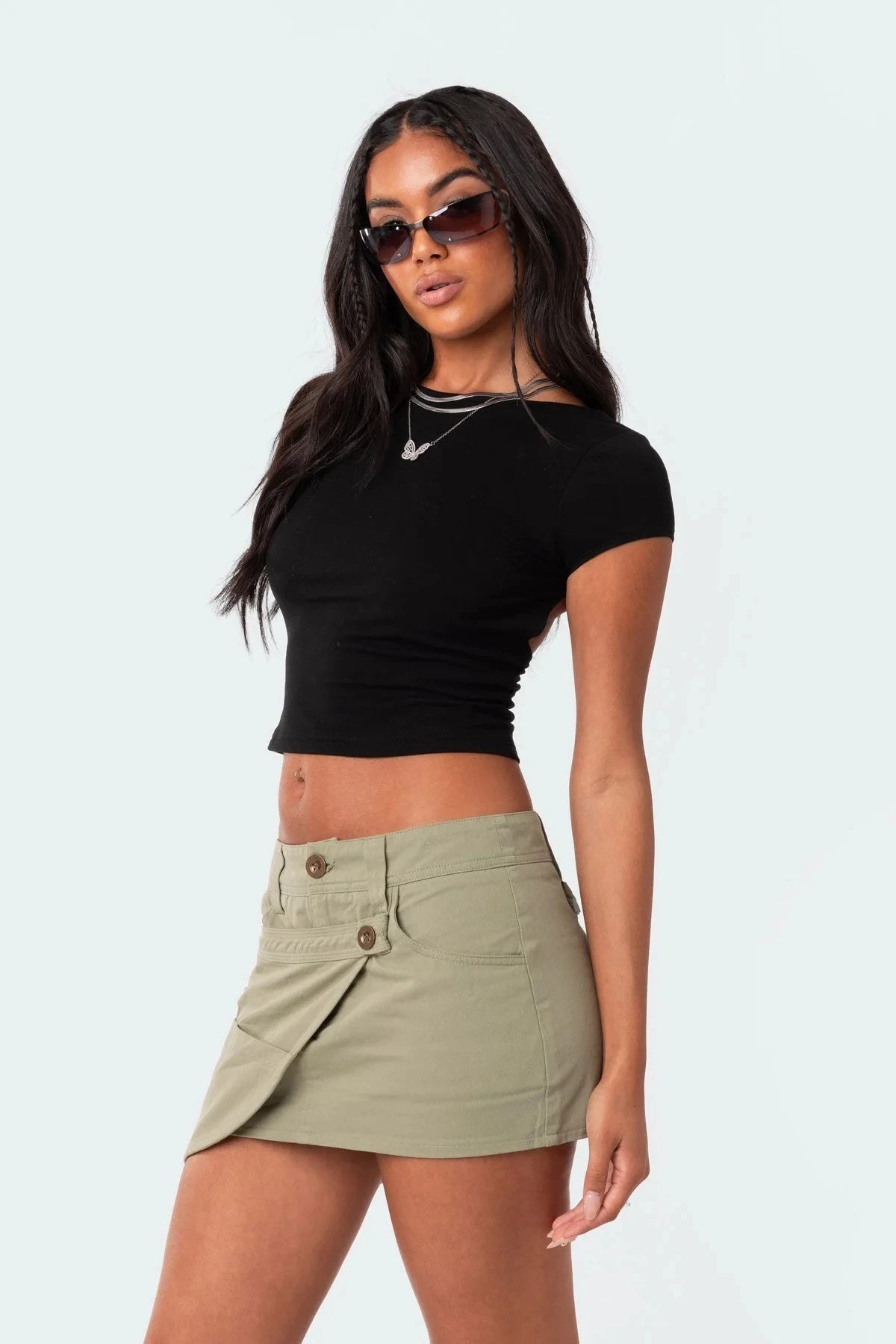 Women’s O-neck Backless T-shirt: A Symphony of Youthful Grace