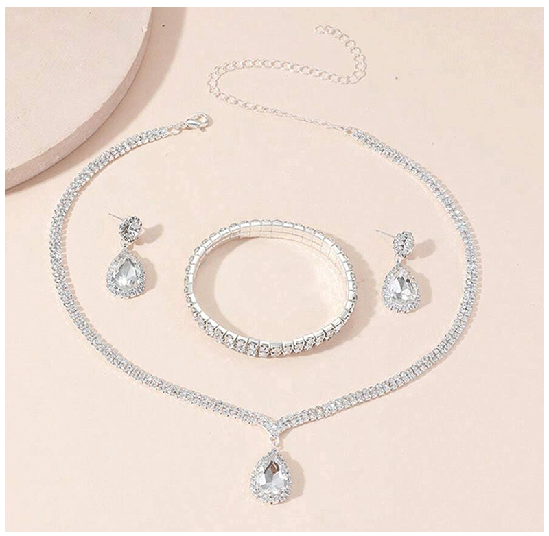 Radiant Reflections – A Dance of Light and Elegance