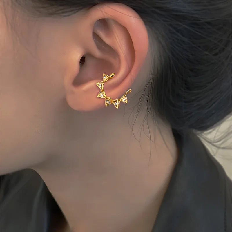 Silent Embrace – Minimalist No-Piercing Ear Cuff for Women