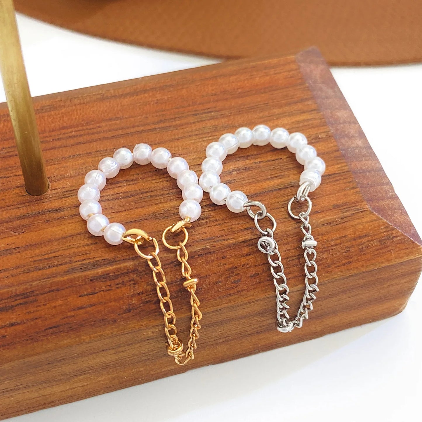 Silent Embrace – Minimalist No-Piercing Ear Cuff for Women