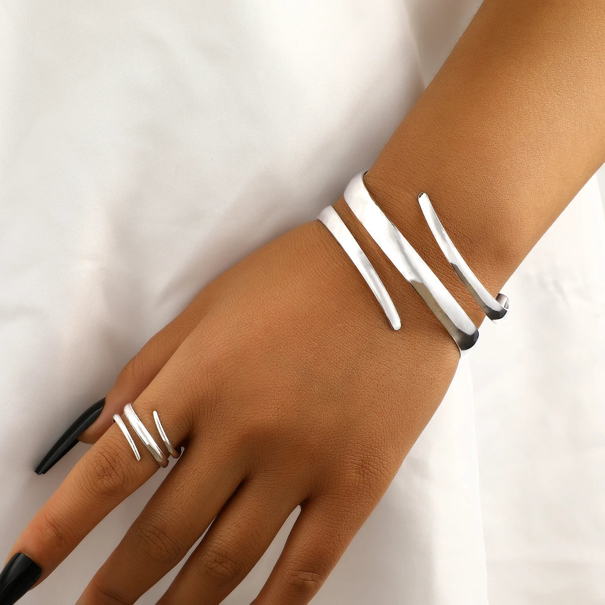 The Aurelia Set-Bold, Gleaming, Unforgettable