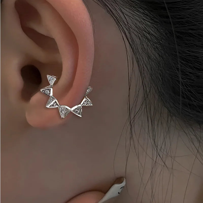 Silent Embrace – Minimalist No-Piercing Ear Cuff for Women