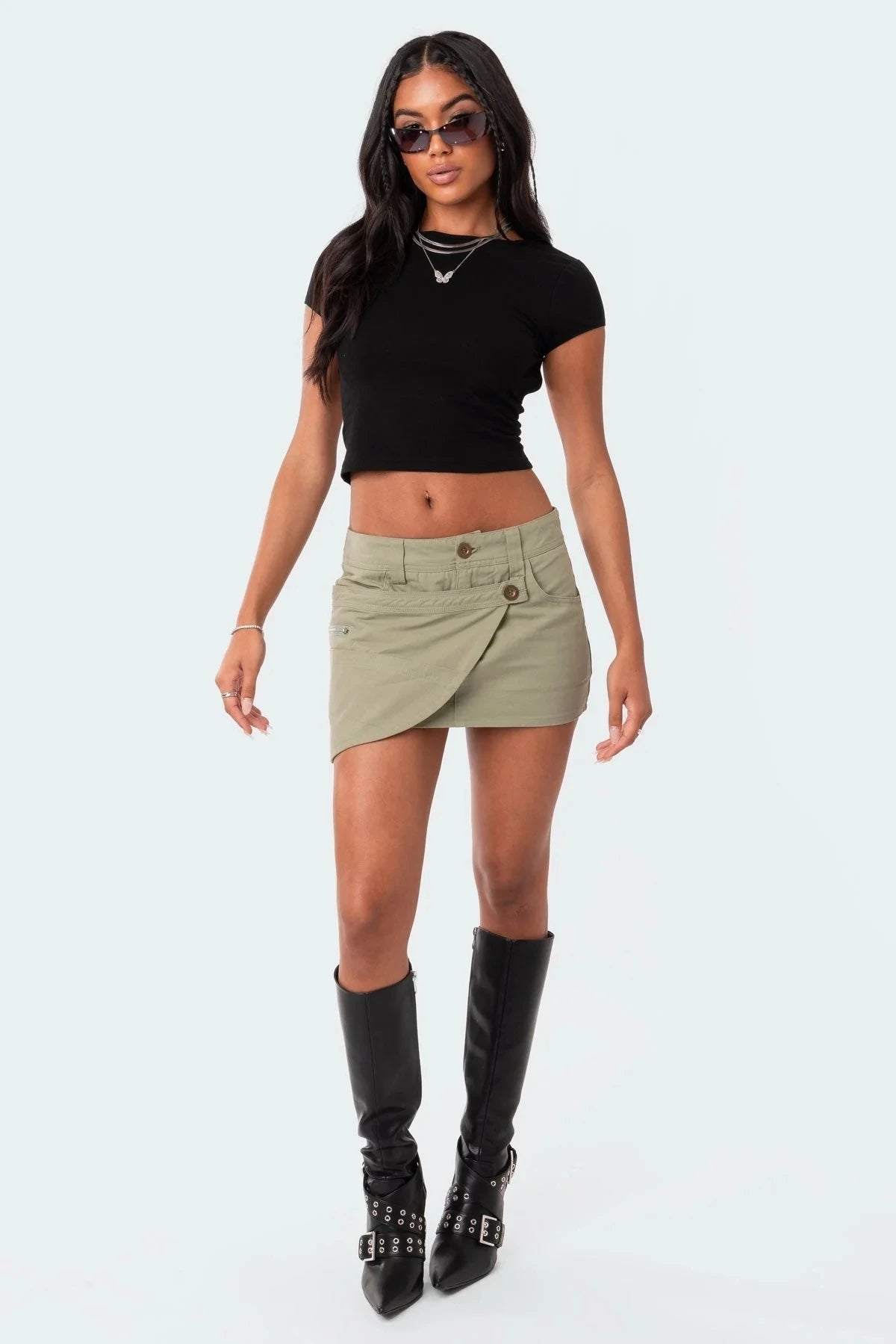 Women’s O-neck Backless T-shirt: A Symphony of Youthful Grace