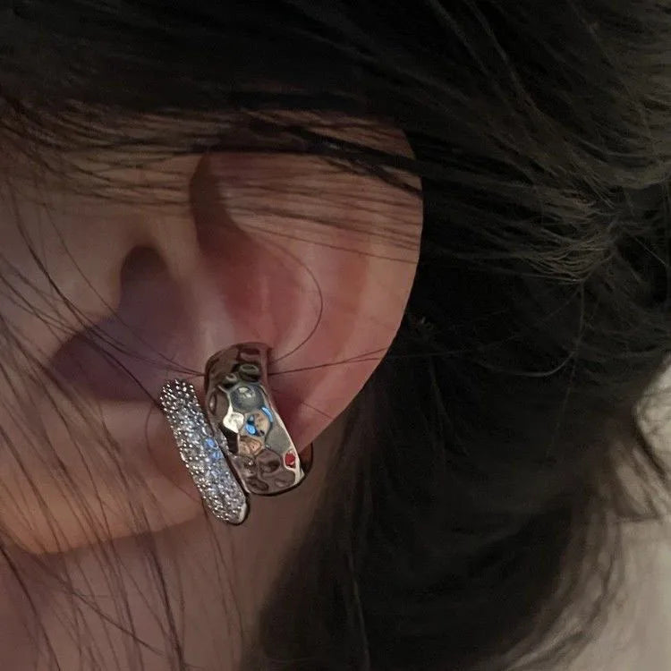 Silent Embrace – Minimalist No-Piercing Ear Cuff for Women