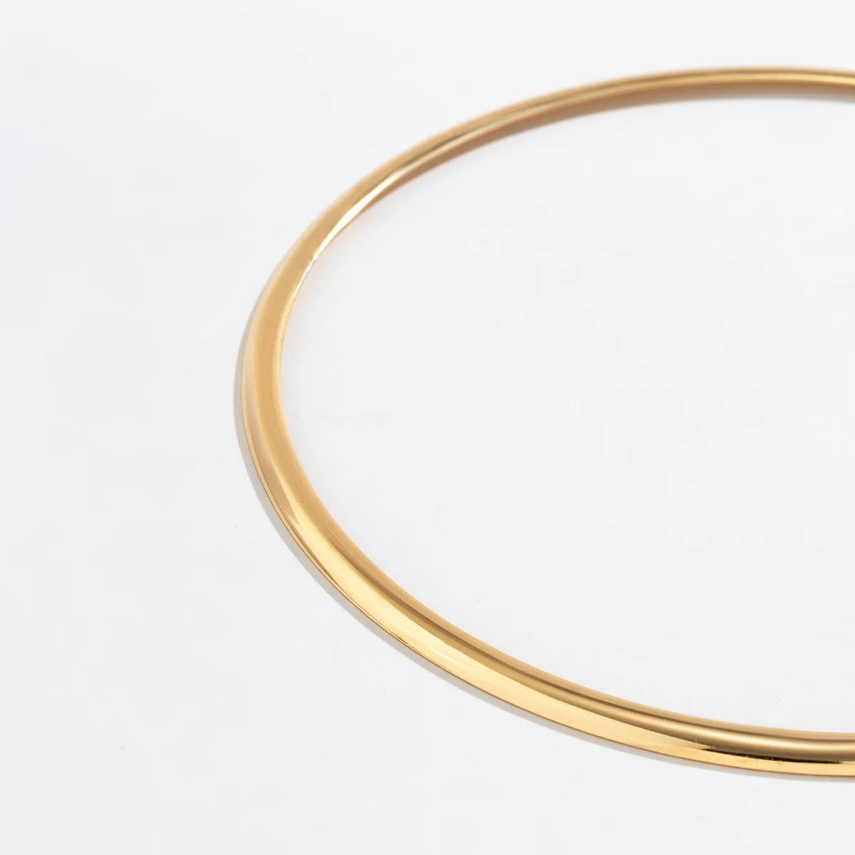 Elegant Simple Chunky Circle Torques Necklace: A Statement of Timeless Sophistication
