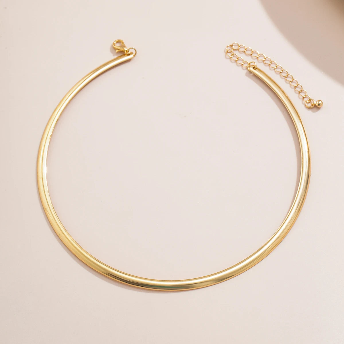 Elegant Simple Chunky Circle Torques Necklace: A Statement of Timeless Sophistication