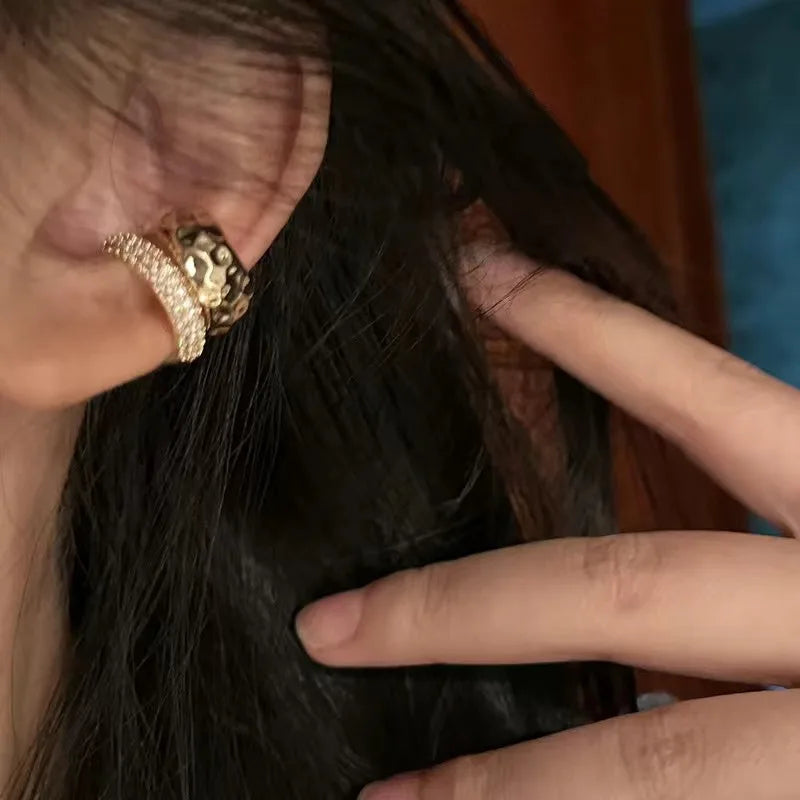 Silent Embrace – Minimalist No-Piercing Ear Cuff for Women