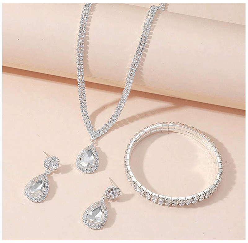 Radiant Reflections – A Dance of Light and Elegance