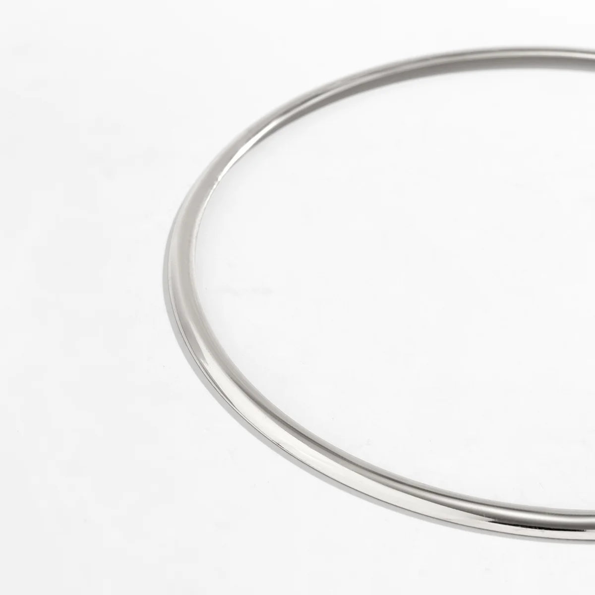 Elegant Simple Chunky Circle Torques Necklace: A Statement of Timeless Sophistication