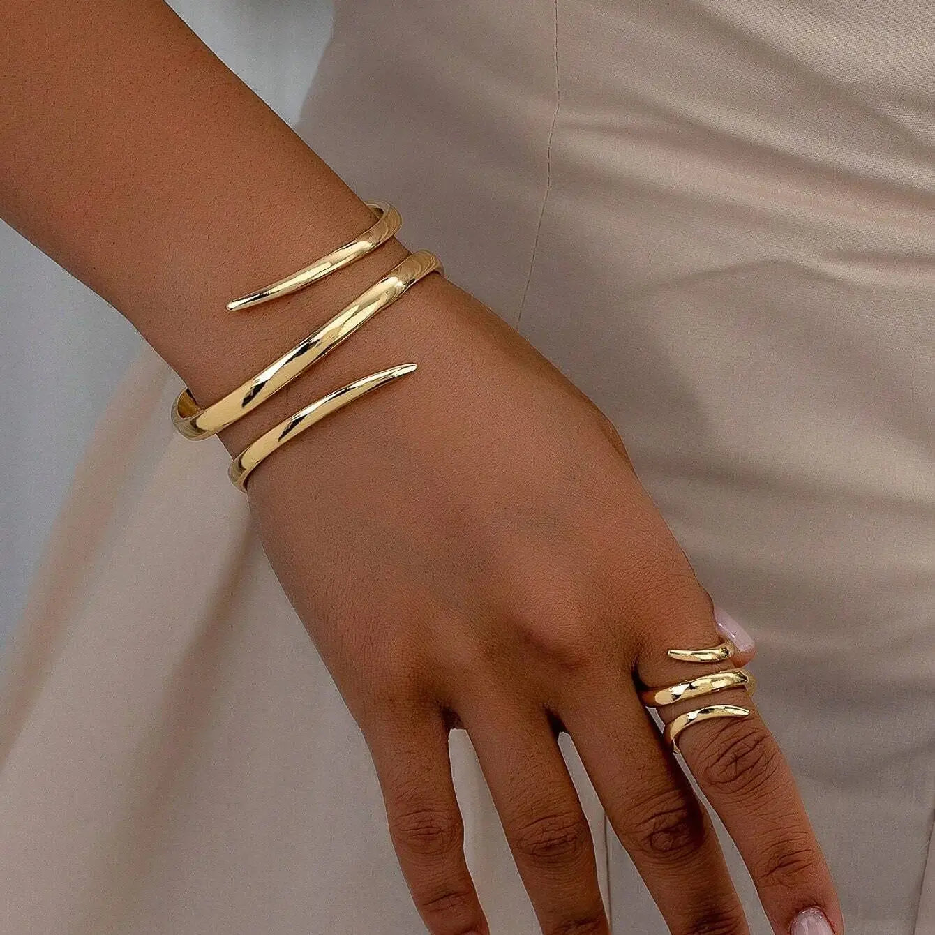 The Aurelia Set-Bold, Gleaming, Unforgettable