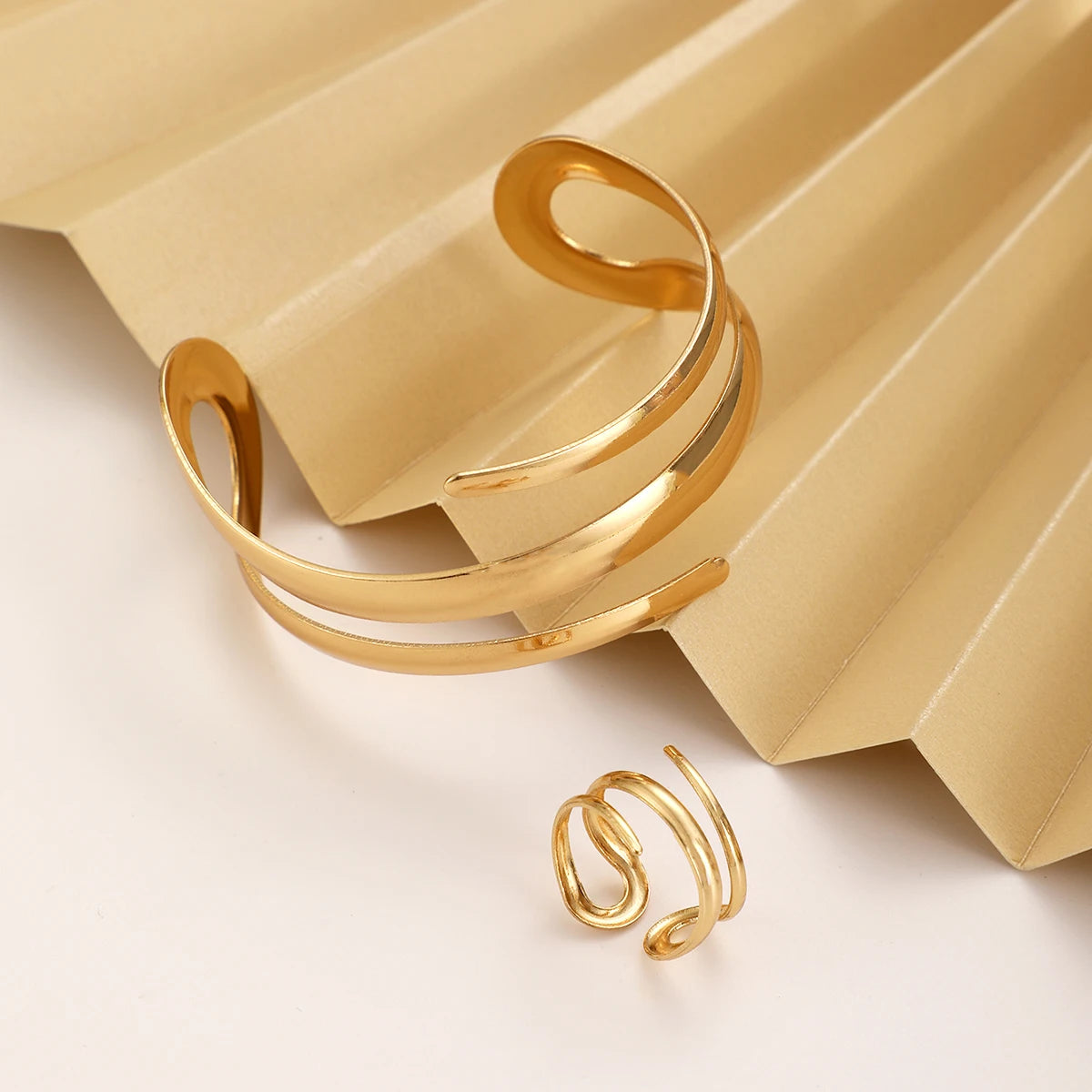 The Aurelia Set-Bold, Gleaming, Unforgettable
