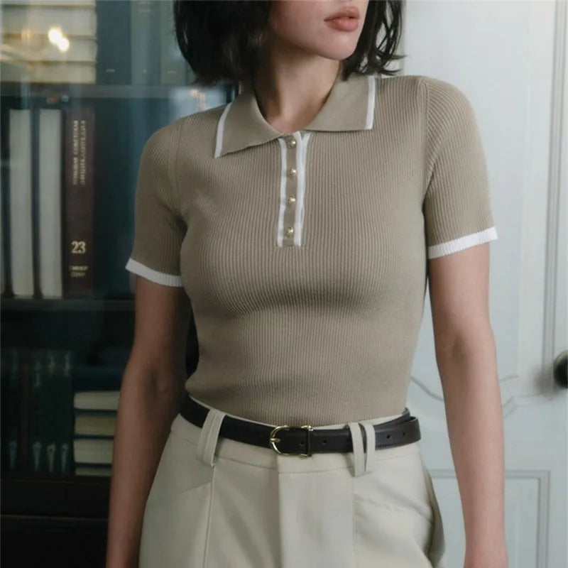 Ivory Lines – Contrast Lapel Knitted Pullover