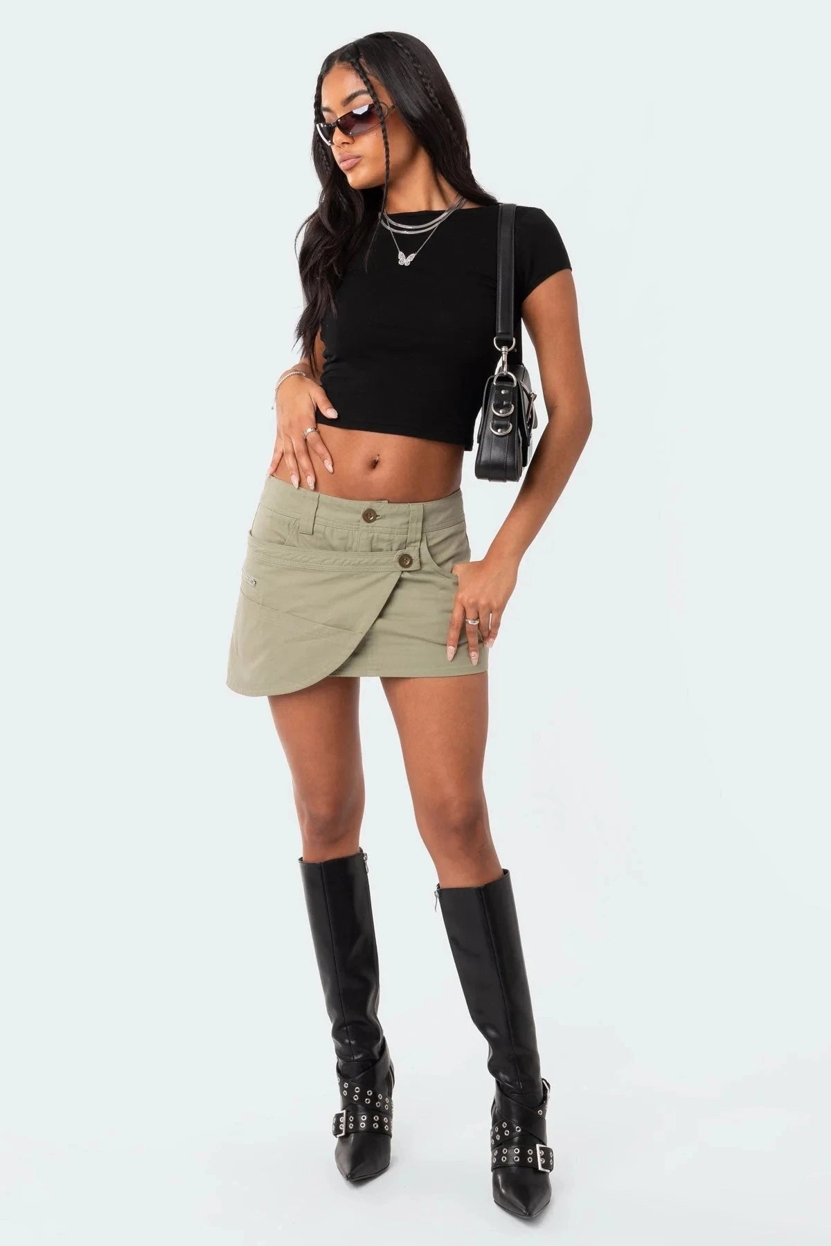 Women’s O-neck Backless T-shirt: A Symphony of Youthful Grace