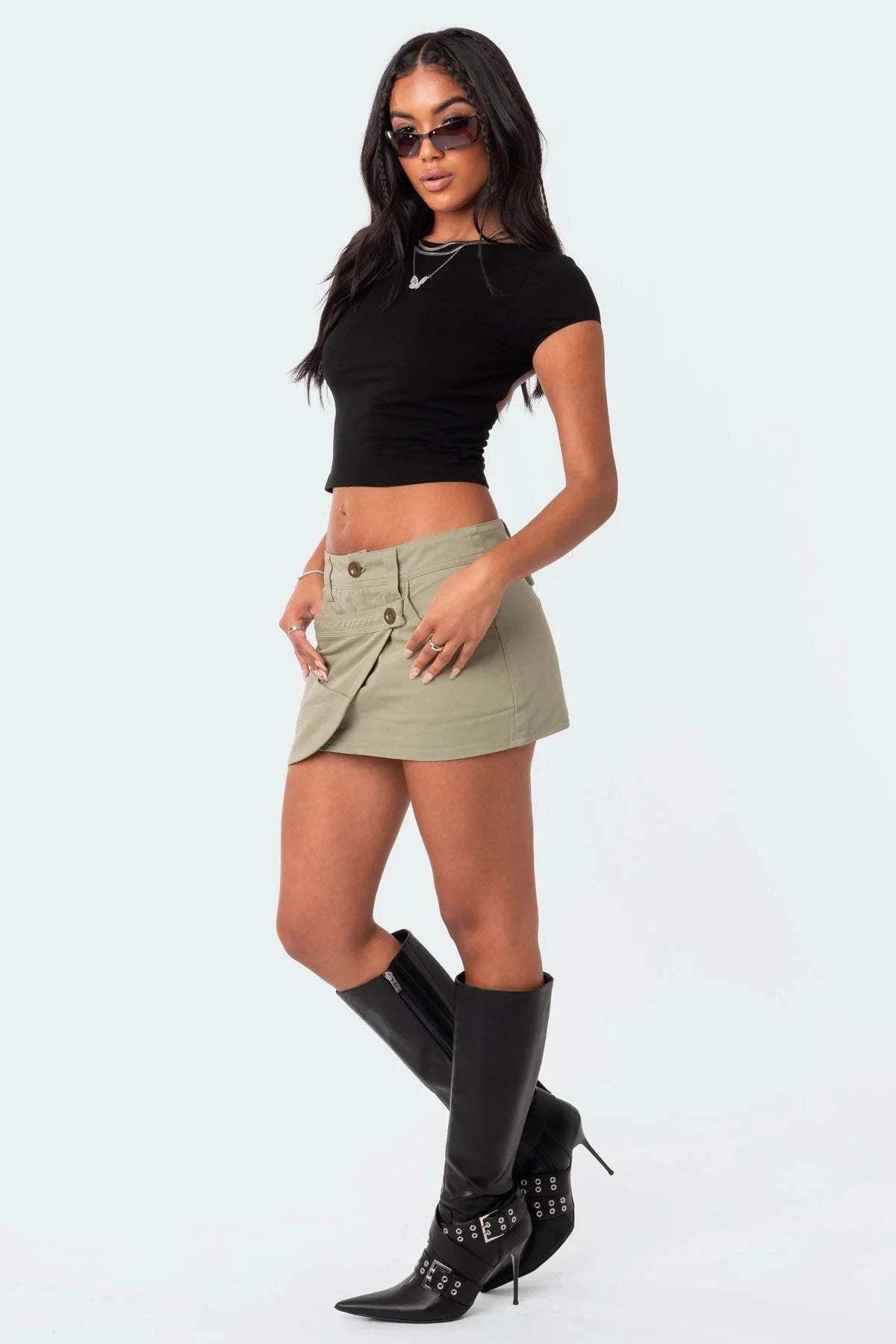 Women’s O-neck Backless T-shirt: A Symphony of Youthful Grace
