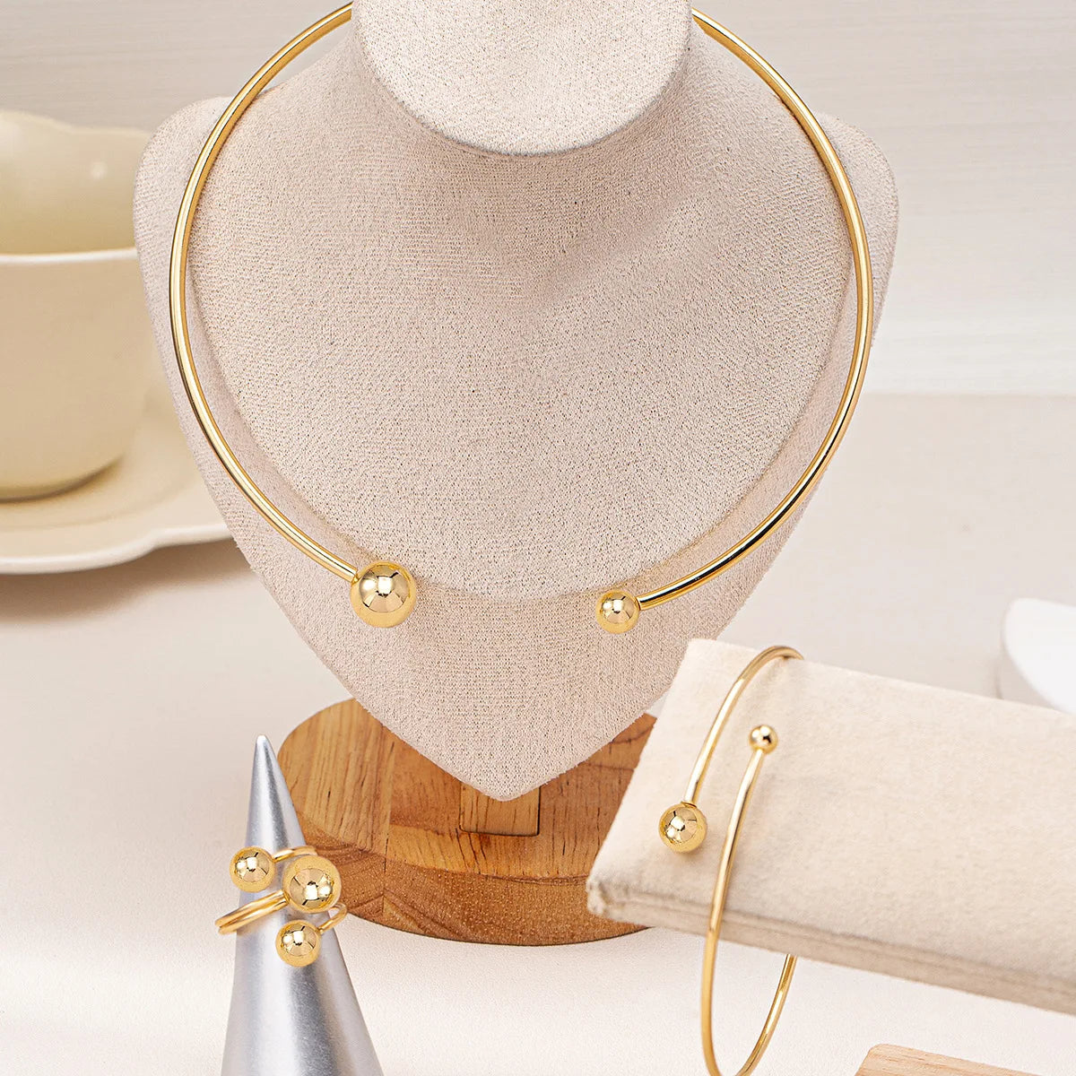 Modern Muse – Effortless Elegance in Every Curve