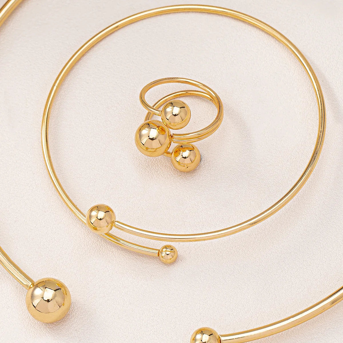 Modern Muse – Effortless Elegance in Every Curve
