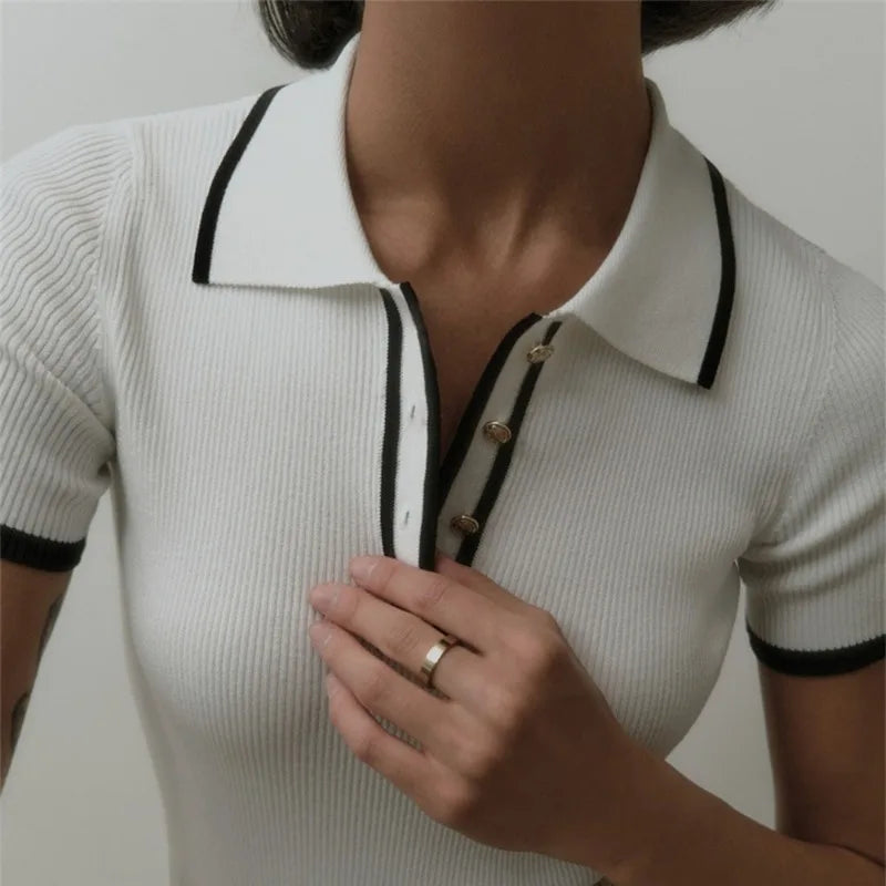 Ivory Lines – Contrast Lapel Knitted Pullover