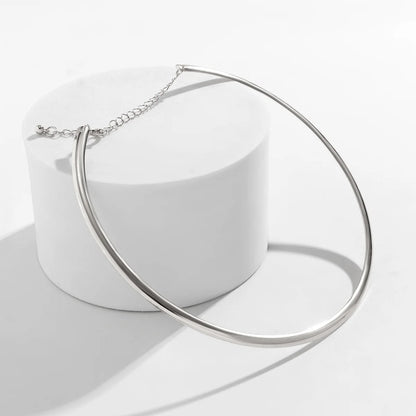 Elegant Simple Chunky Circle Torques Necklace: A Statement of Timeless Sophistication
