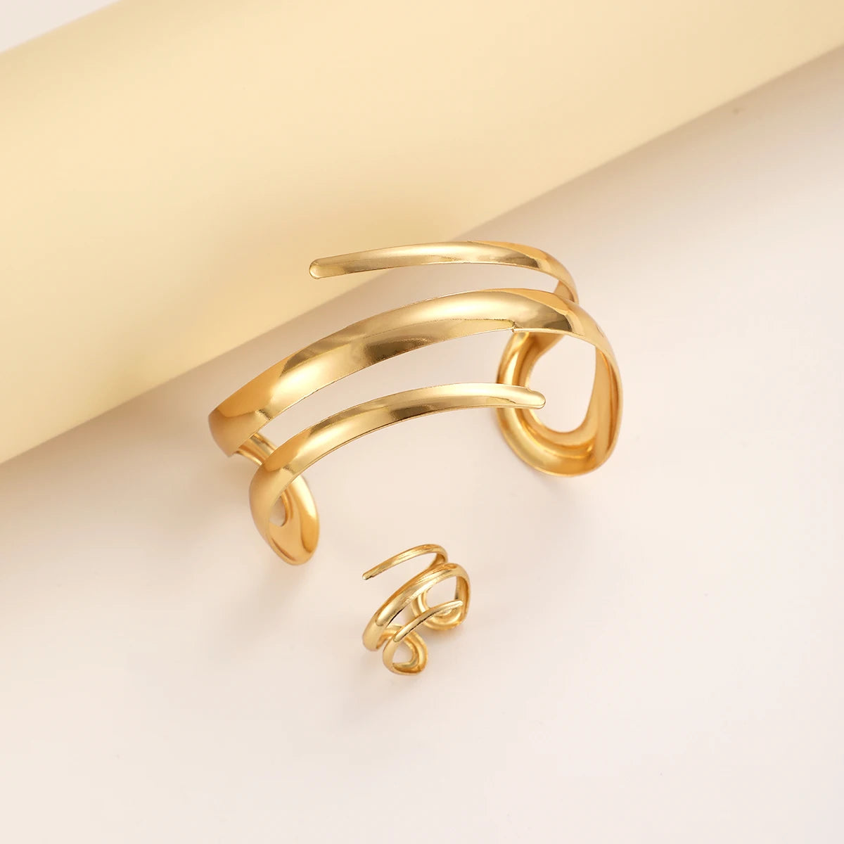 The Aurelia Set-Bold, Gleaming, Unforgettable
