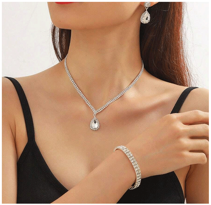 Radiant Reflections – A Dance of Light and Elegance