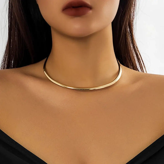 Elegant Simple Chunky Circle Torques Necklace: A Statement of Timeless Sophistication